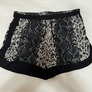 RD Style Printed Neutral Shorts WITH pockets- size L